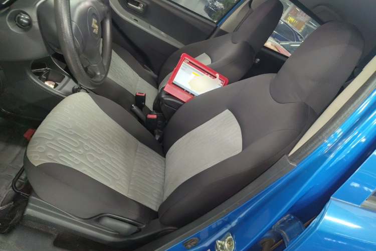 铃木 奥拓 2013款 1.0L 自动豪华型局部细节19