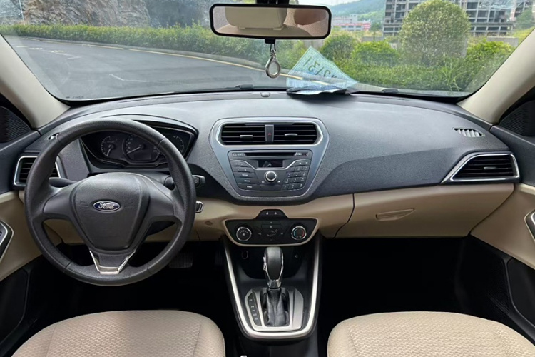 福特 福睿斯 2017款 改款 1.5L 自动舒适型中控内饰7001