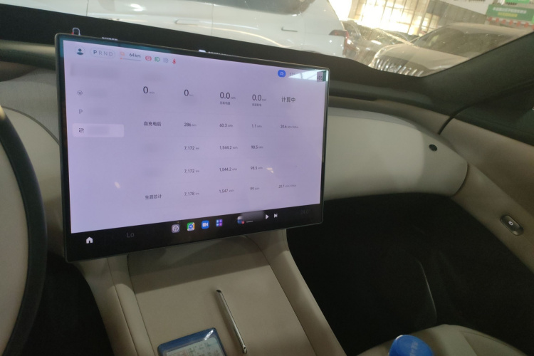 小米汽车 小米YU7 2025款 超长续航高性能四驱Max版中控内饰7002