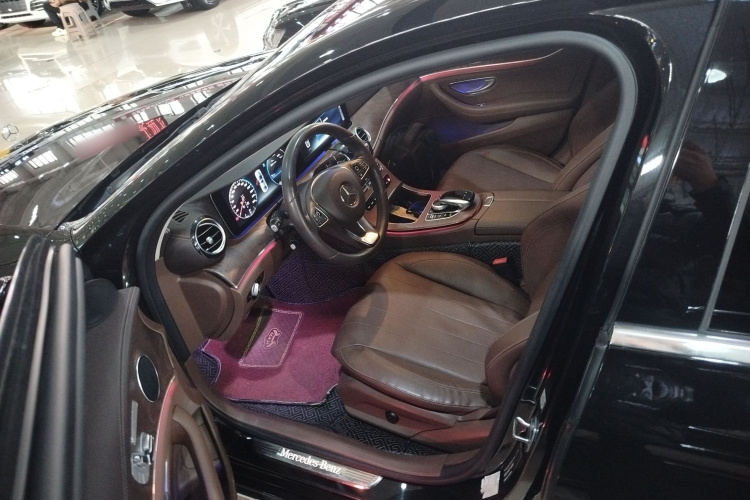 奔驰E级 2018款 改款 E 200 L中控内饰7003