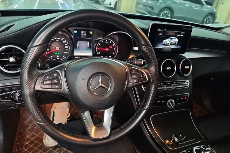 奔驰C级 2017款 C 200 L 运动版中控内饰12