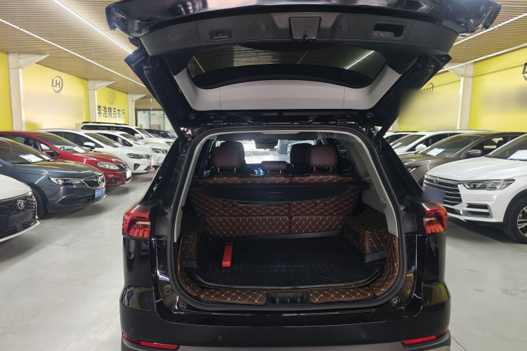 奇瑞 瑞虎8 PRO 2022款 290T 两驱浩瀚版 5座机舱底盘23