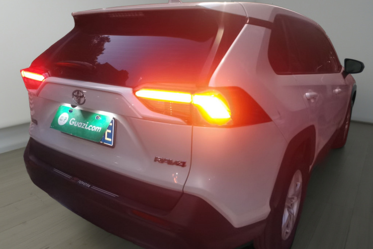 丰田 RAV4荣放 2022款 2.0L CVT两驱都市版车身外观7