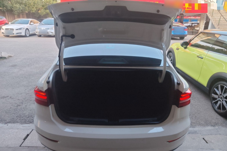 大众 朗逸 2021款 280TSI DSG舒适版机舱底盘23