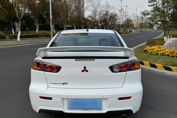 三菱 翼神 2012款 致尚版 1.8L 手动豪华型局部细节23