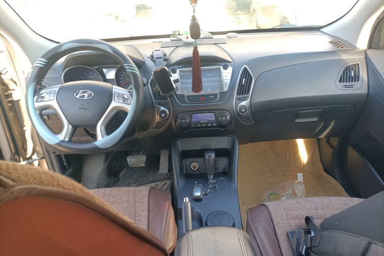 北京现代ix35 2013款 2.0L 自动两驱智能型GLS 国IV中控内饰12