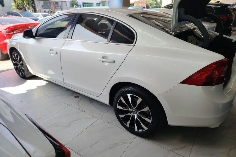 沃尔沃S60 2018款 S60L T3 智进进取版车身外观6003