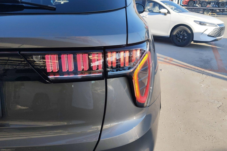 领克01 2021款 2.0TD 四驱劲Halo车身外观9