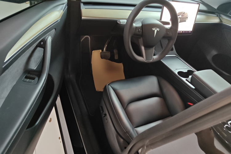 特斯拉 Model Y 2022款 改款 后轮驱动版中控内饰20