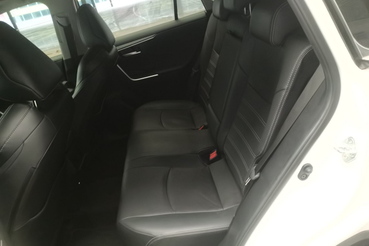 丰田 威兰达 2023款 2.0L CVT四驱豪华PLUS版中控内饰7004