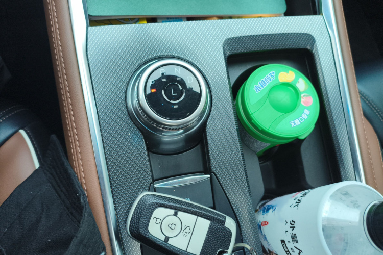 福特 探险者 2023款 EcoBoost 285 四驱钛金版 7座局部细节18