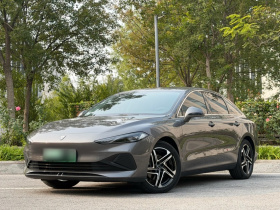 荣威D7 2023款 DMH 125km 超越版