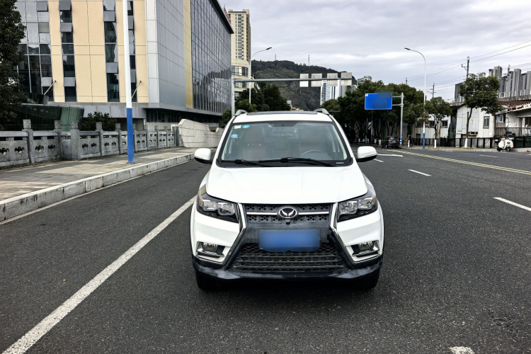 北汽幻速S3 2016款 S3L 1.5L 手动尊贵型车身外观6002