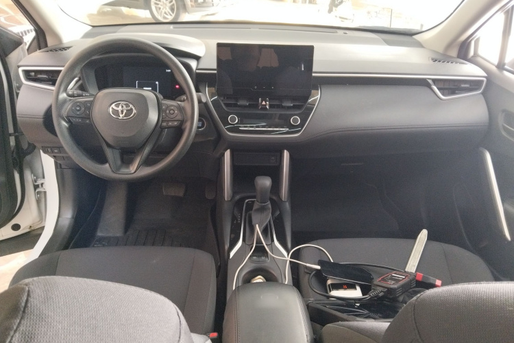 丰田 卡罗拉锐放 2024款 2.0L 精英版中控内饰12