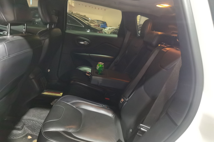 Jeep 自由光 2016款 2.0L 优越版中控内饰21