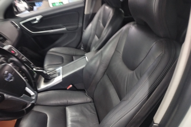 沃尔沃S60(进口) 2014款 T5 智逸版中控内饰19