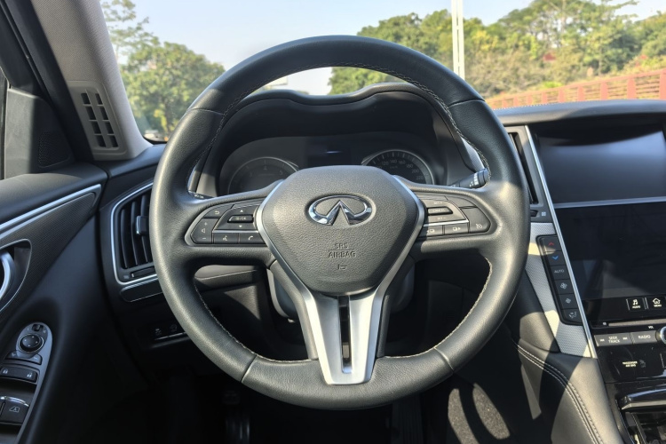 英菲尼迪Q50L 2018款 2.0T 逸享版 国VI中控内饰7010