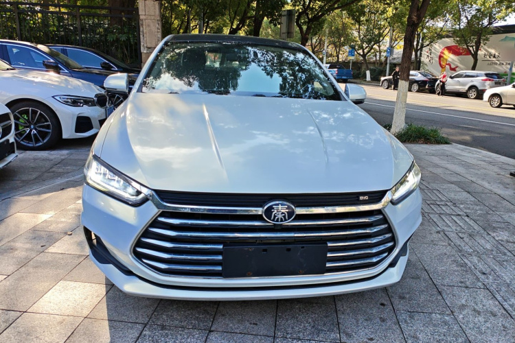 比亚迪 秦Pro 2020款 超越版 1.5TI 自动旗舰型车身外观2