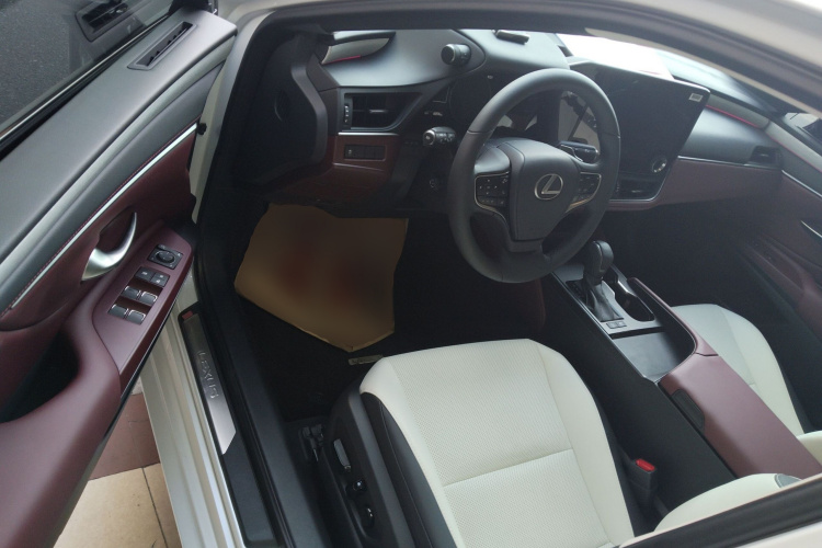 雷克萨斯ES 2025款 300h 臻享版中控内饰20