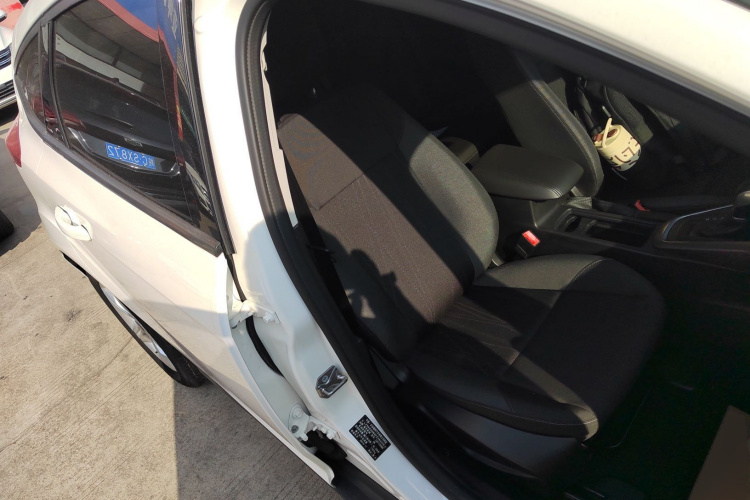 福特 福克斯 2015款 两厢 1.6L 自动舒适型局部细节41
