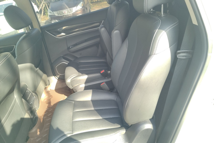 比亚迪 宋MAX 2019款 1.5T 自动智联睿逸天窗型 6座 国VI中控内饰21