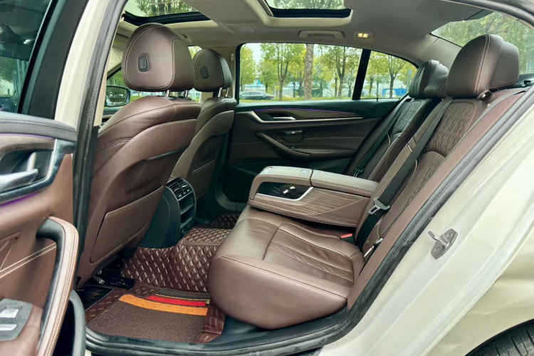 宝马5系 2019款 530Li 领先型 豪华套装中控内饰7002