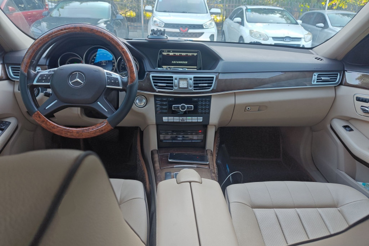 奔驰E级 2015款 E 260 L中控内饰12