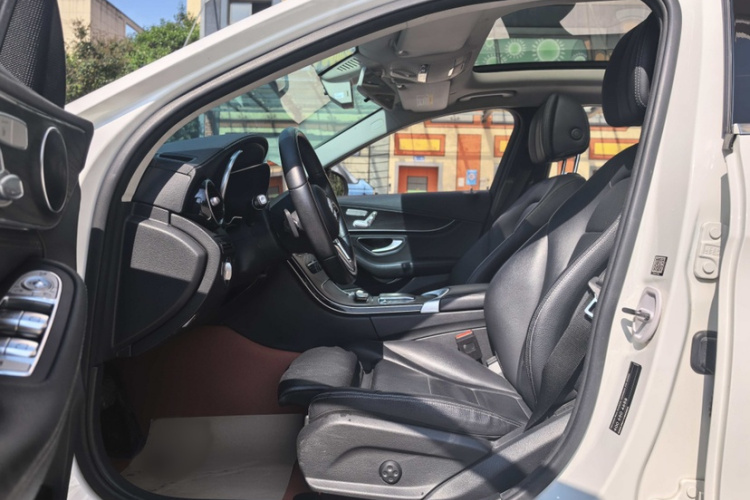 奔驰C级 2019款 改款 C 260 L 运动版中控内饰7002