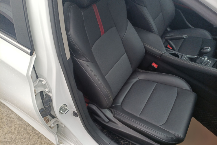 长安 逸动 2020款 PLUS 1.6L GDI 手动豪华型局部细节41