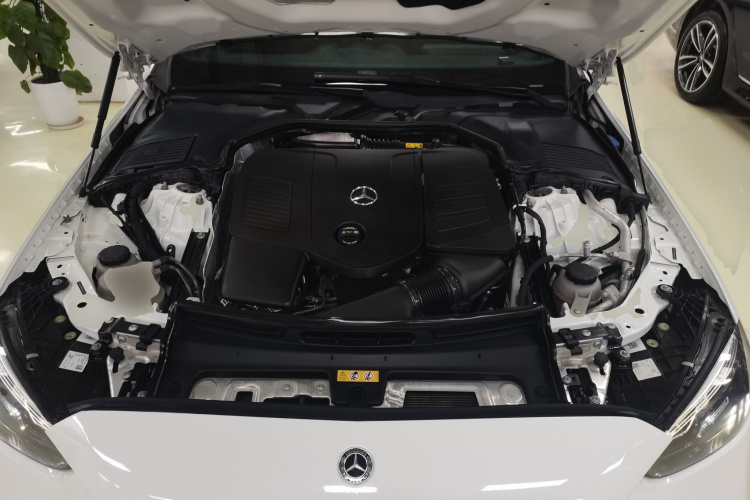 奔驰C级 2022款 C 200 L 运动版机舱底盘24