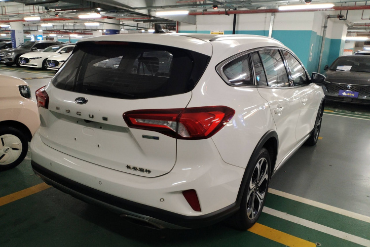 福特 福克斯 2021款 猎装版 EcoBoost 180 自动猎潮型车身外观6005