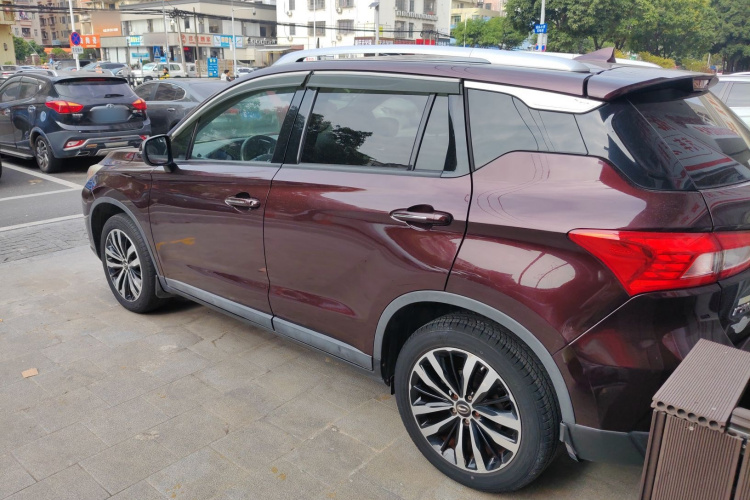 广汽传祺 传祺GS4 2015款 200T G-DCT豪华版车身外观4