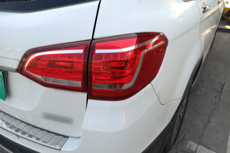 哈弗H6 2015款 运动版 1.5T 自动两驱豪华型车身外观9