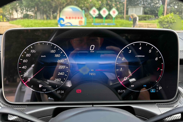 奔驰C级 2025款 C 260 L 运动版中控内饰7003