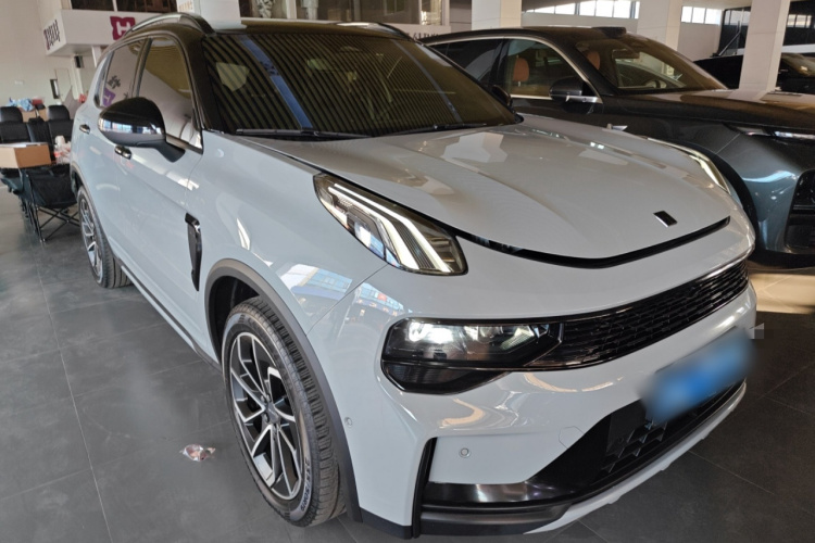 领克01 EM-P 2023款 1.5TD EM-P 晨曦版车身外观3