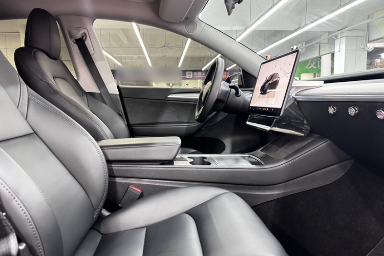 特斯拉 Model Y 2023款 后轮驱动版中控内饰7006