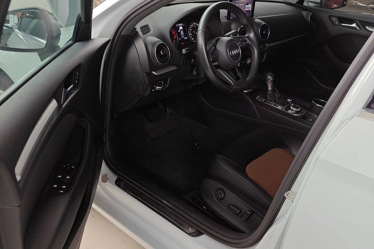 奥迪A3 2018款 30周年年型 Limousine 35 TFSI 进取型中控内饰7003