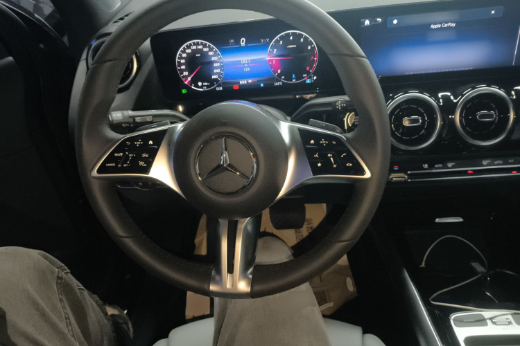 奔驰GLA 2024款 GLA 200中控内饰13