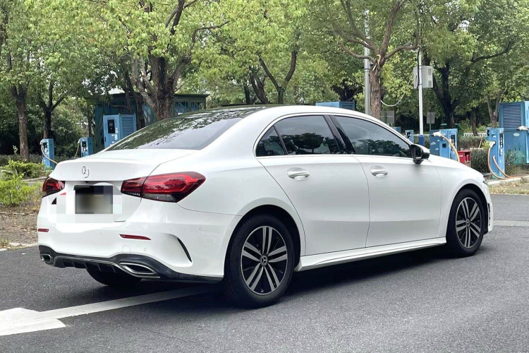 奔驰A级 2019款 改款 A 180 L 运动轿车车身外观6008