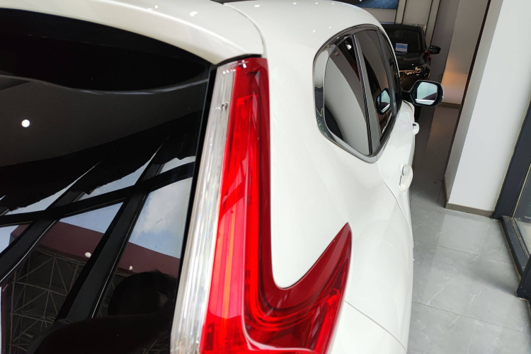 本田CR-V 2019款 240TURBO CVT两驱风尚版 国V车身外观7