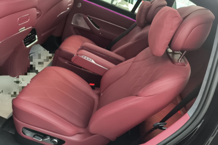 鸿蒙智行 问界M8 2025款 增程 Max+版 53.4kWh 6座版中控内饰7004