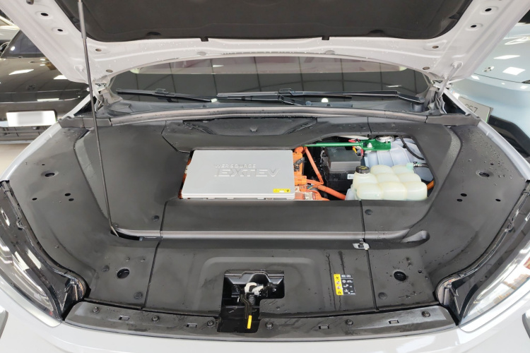 蔚来ES6 2020款 430KM 性能版机舱底盘24