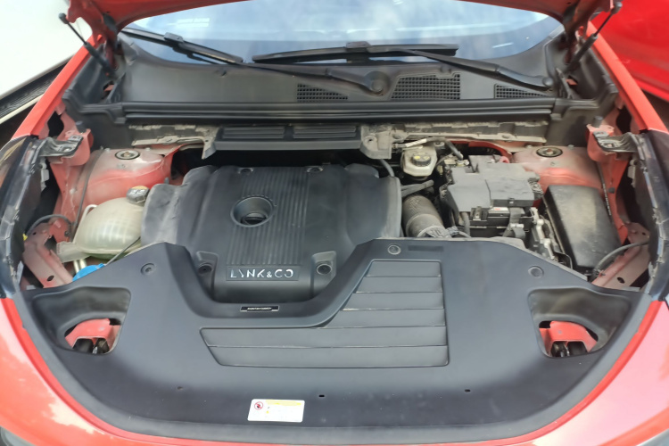 领克01 2017款 2.0T 四驱劲Pro版机舱底盘24