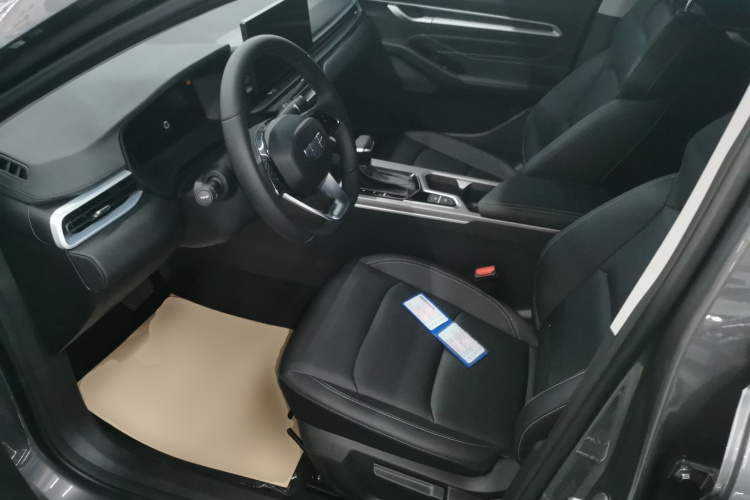 吉利汽车 帝豪 2026款 第4代 400万纪念款 1.5L CVT超越型中控内饰19