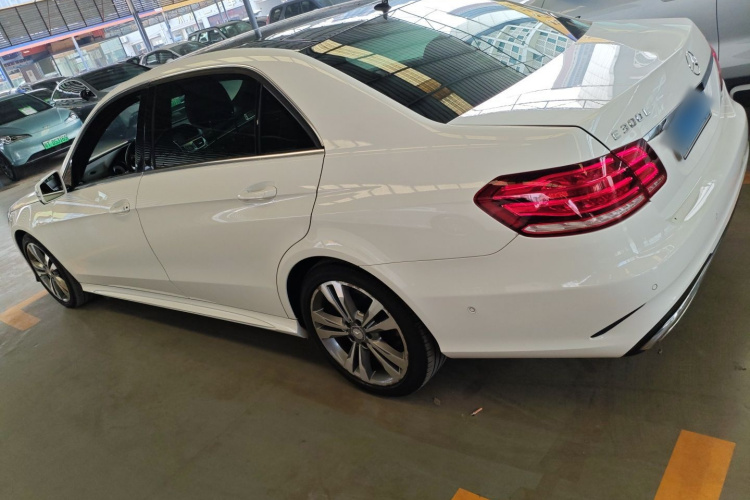 奔驰E级 2014款 改款 E 300 L 运动型车身外观6001