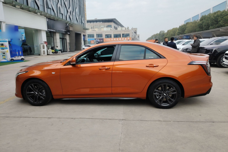 凯迪拉克CT4 2023款 25T 豪华型车身外观4