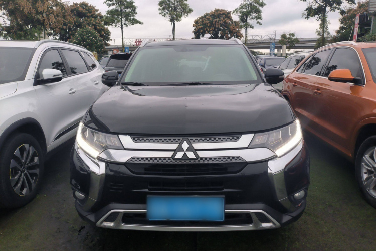 三菱 欧蓝德 2020款 2.4L 四驱致享版 7座车身外观2