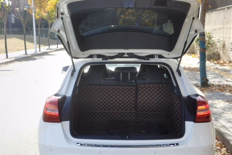 奔驰GLA 2018款 GLA 200 时尚型机舱底盘23