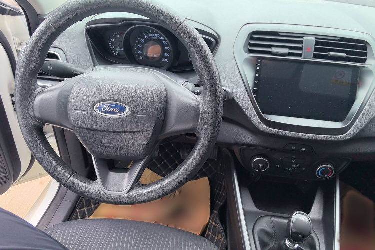 福特 福睿斯 2019款 改款 1.5L 手动质享型（胎压监测） 国VI中控内饰7003