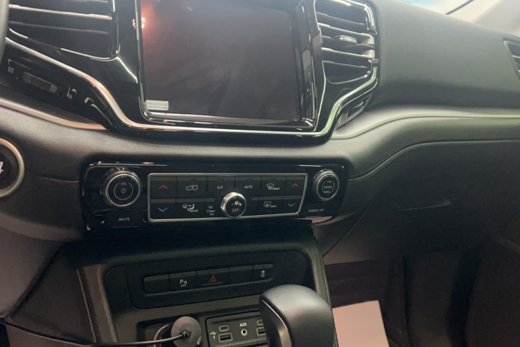 Jeep 大指挥官 2018款 2.0T 两驱进享版 国V局部细节16